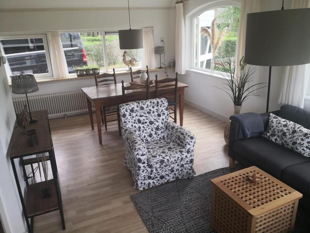 Vakantiehuisje 'De Uithof' Villa Oosterhesselen Buitenkant foto